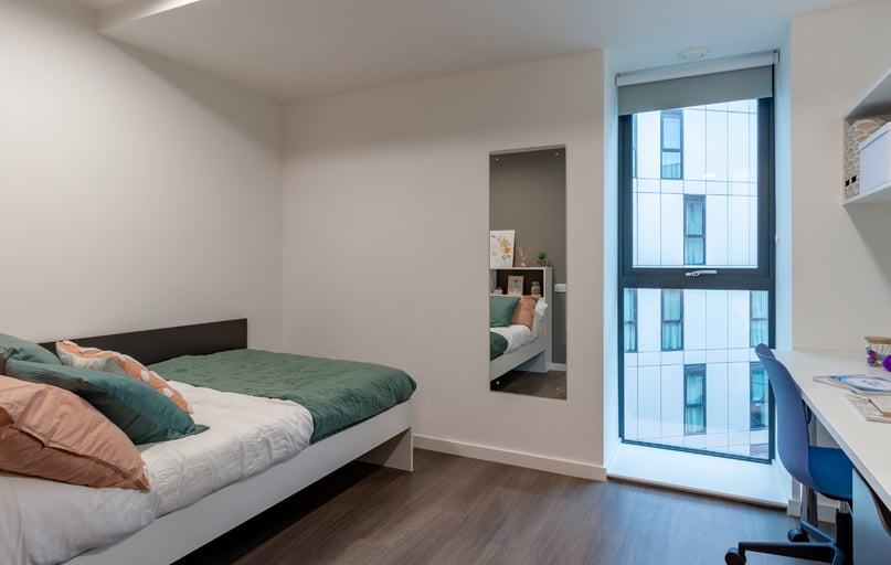 Penthouse En Suite, Pavilion Court, 20 First Way, Wembley, London - Image 1